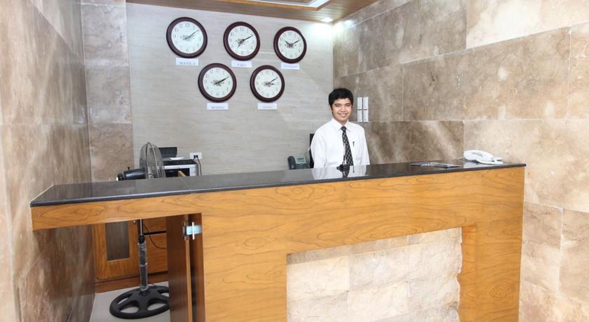 Crown Regency Courtyard Resort Balabag  Exterior foto