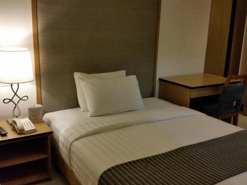 Crown Regency Courtyard Resort Balabag  Exterior foto