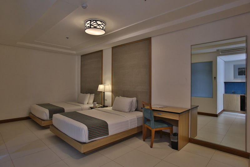 Crown Regency Courtyard Resort Balabag  Exterior foto
