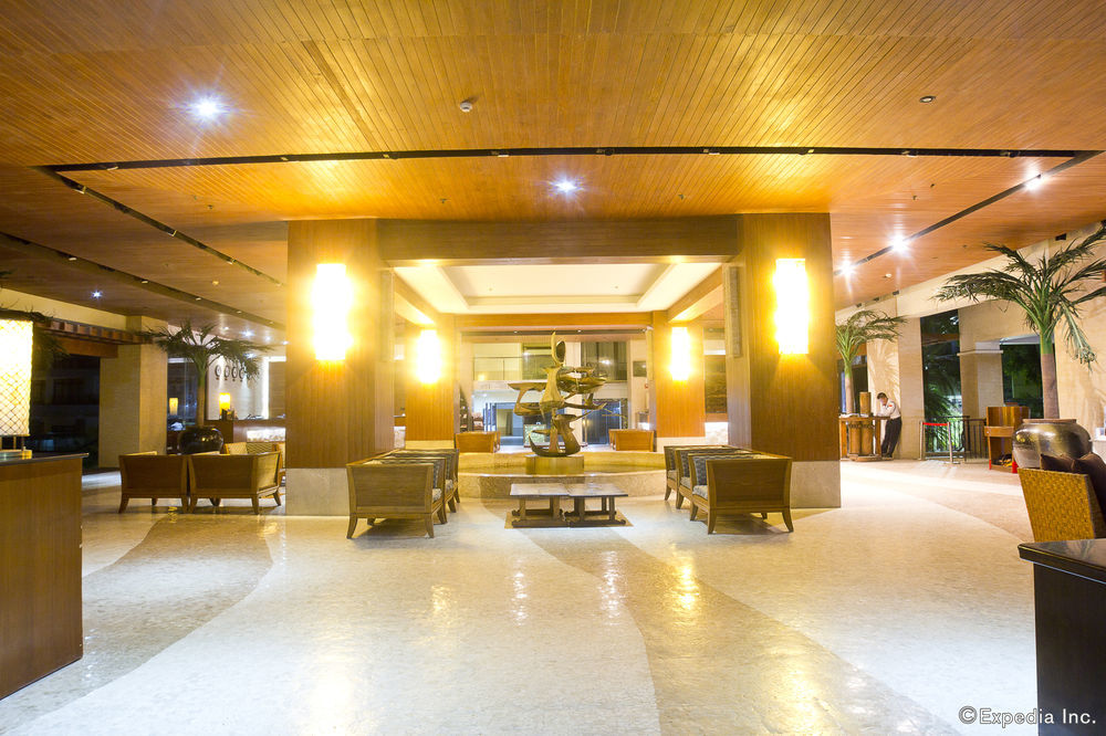 Crown Regency Courtyard Resort Balabag  Exterior foto