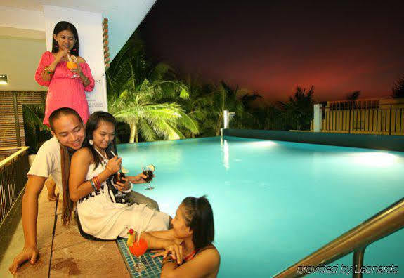 Crown Regency Courtyard Resort Balabag  Exterior foto