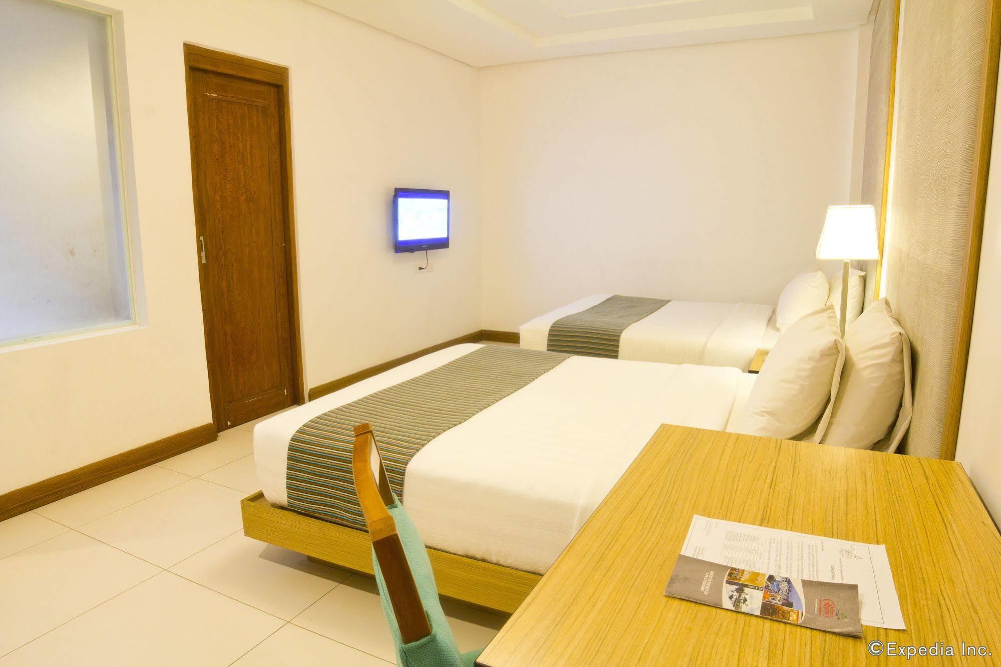 Crown Regency Courtyard Resort Balabag  Exterior foto