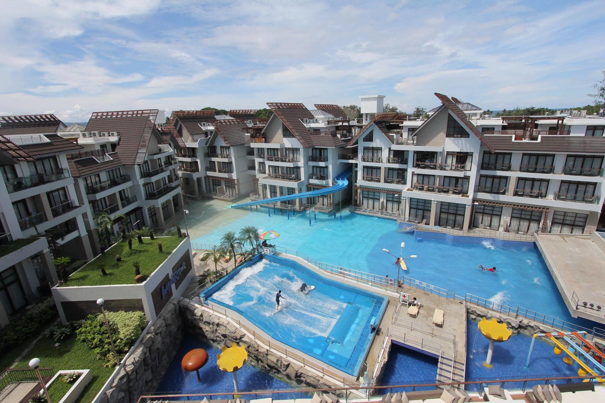 Crown Regency Courtyard Resort Balabag  Exterior foto